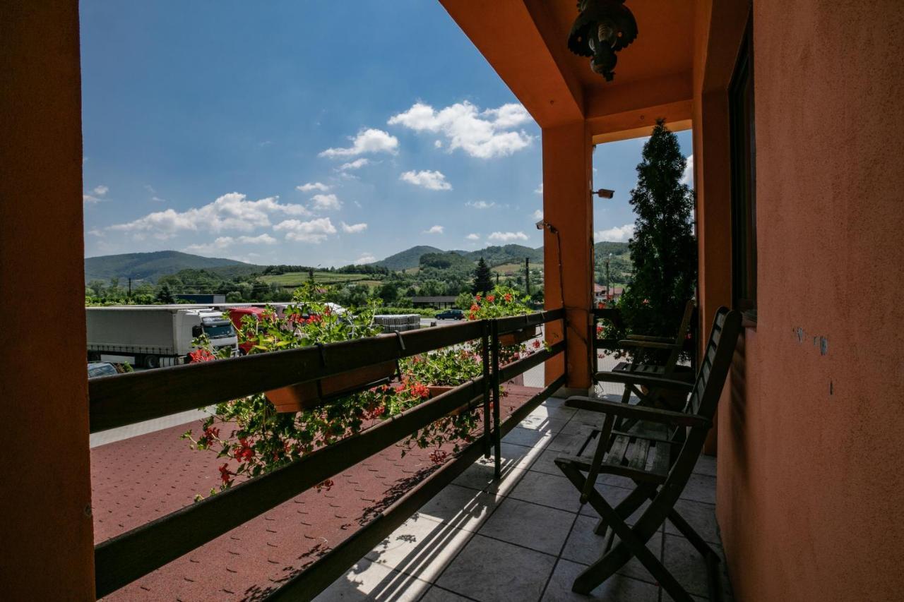 Pensiune Restaurant Route60 Ciucea Экстерьер фото