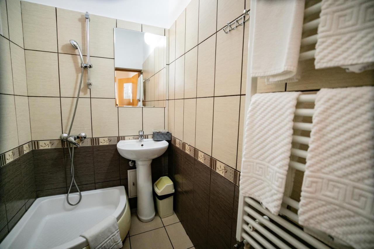 Pensiune Restaurant Route60 Ciucea Экстерьер фото