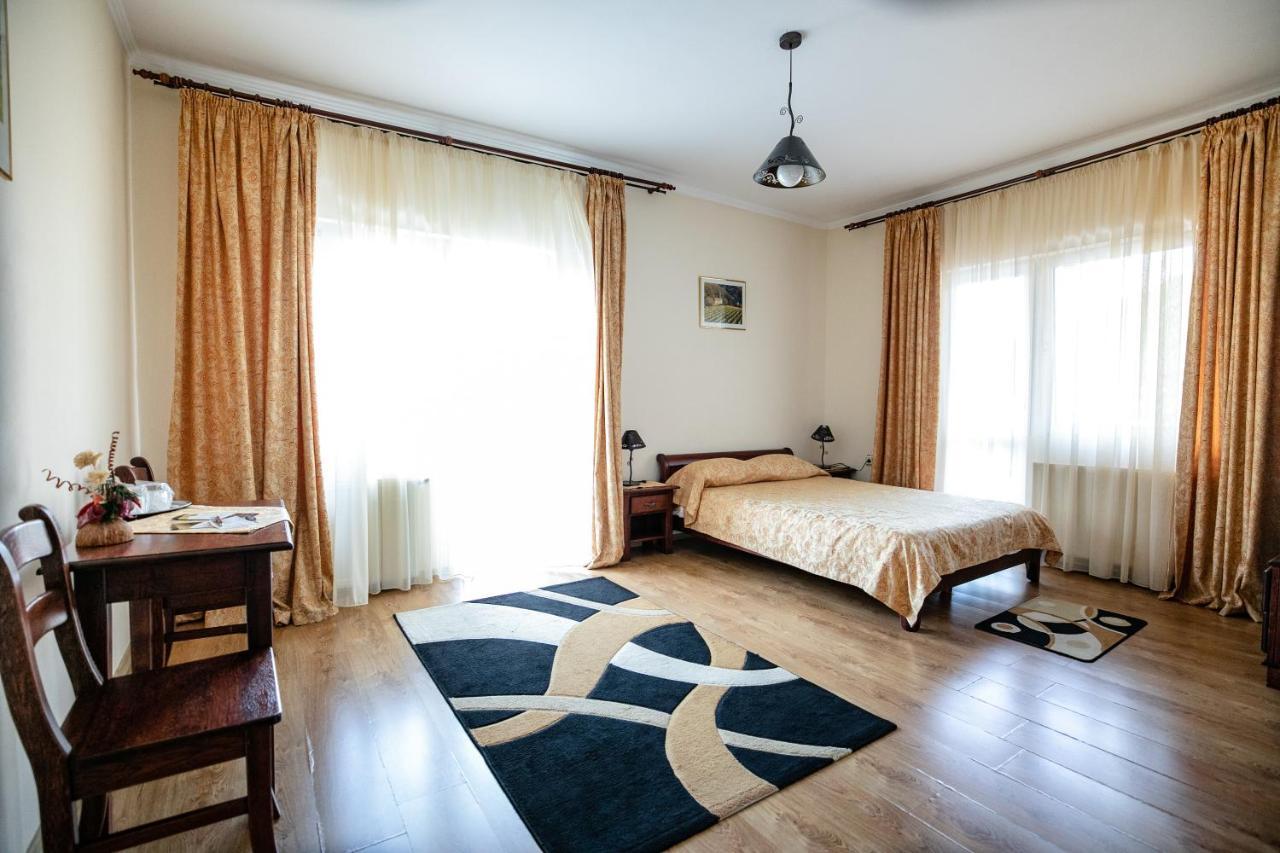 Pensiune Restaurant Route60 Ciucea Экстерьер фото