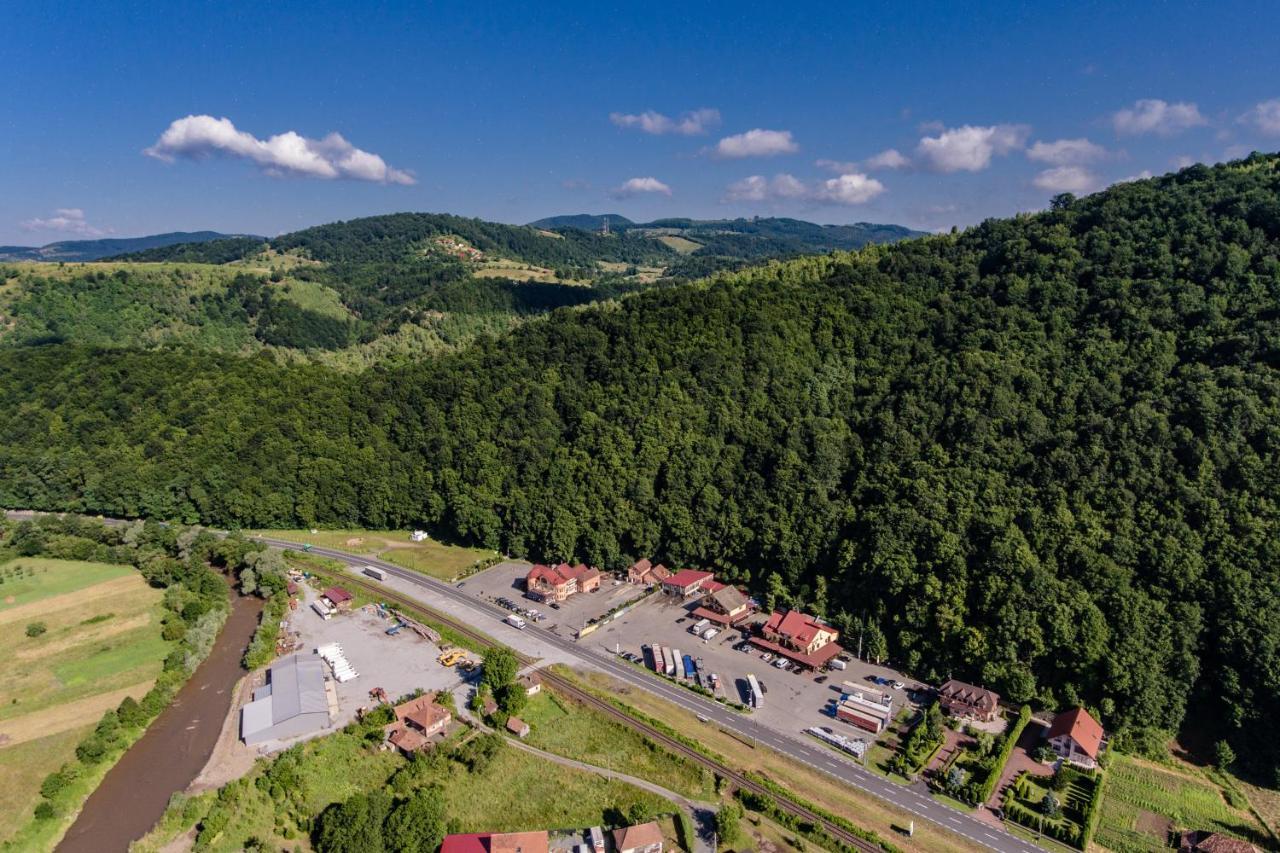 Pensiune Restaurant Route60 Ciucea Экстерьер фото