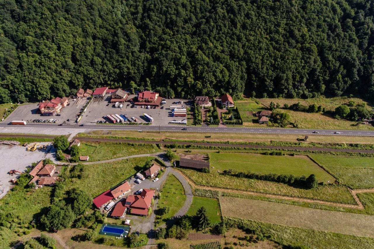 Pensiune Restaurant Route60 Ciucea Экстерьер фото
